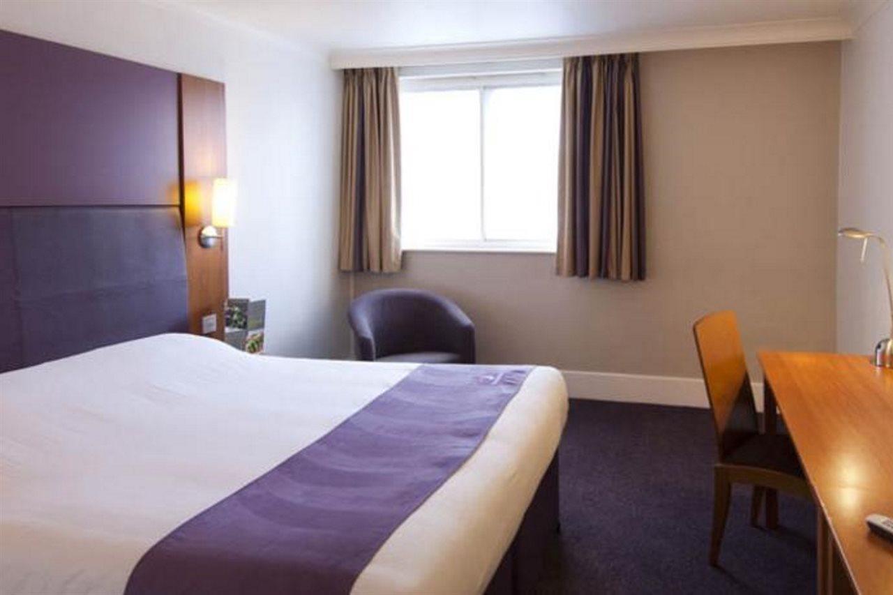 Premier Inn Glasgow Newton Mearns Exteriör bild