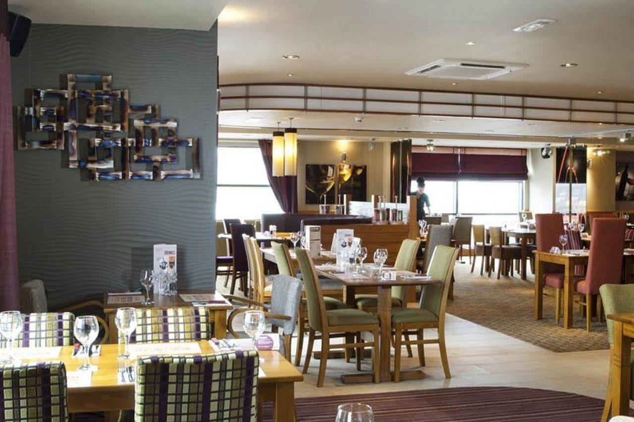 Premier Inn Glasgow Newton Mearns Exteriör bild