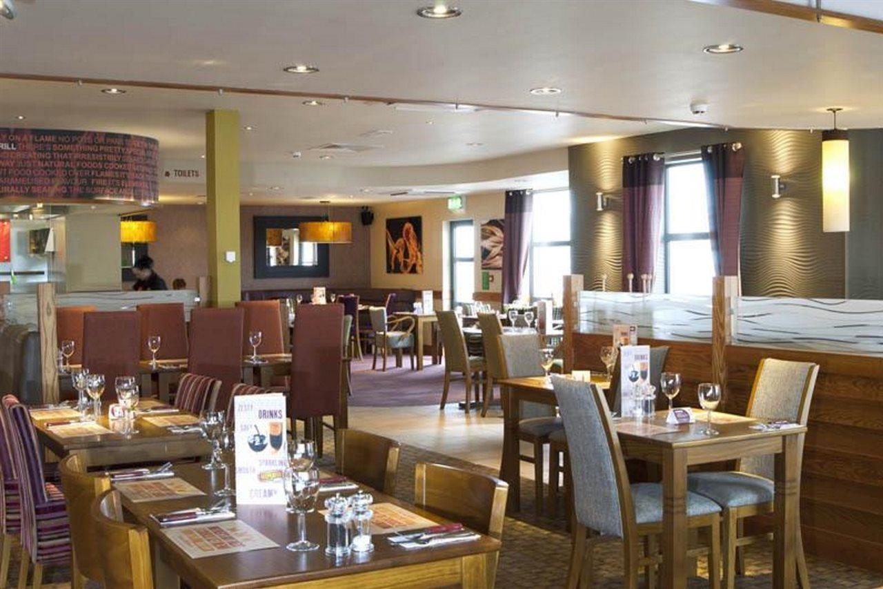 Premier Inn Glasgow Newton Mearns Exteriör bild