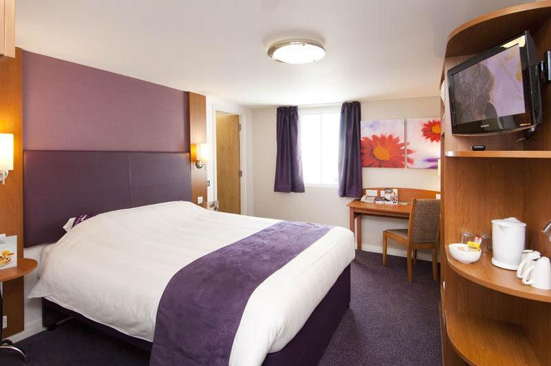 Premier Inn Glasgow Newton Mearns Exteriör bild